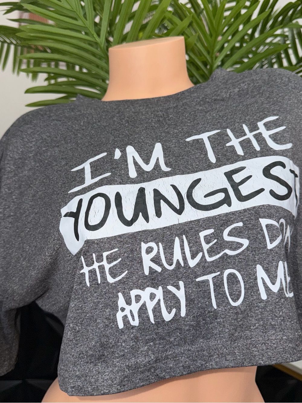 🔥👚Women’s Dark Gray Graphic Tee - "I'm the Youngest"